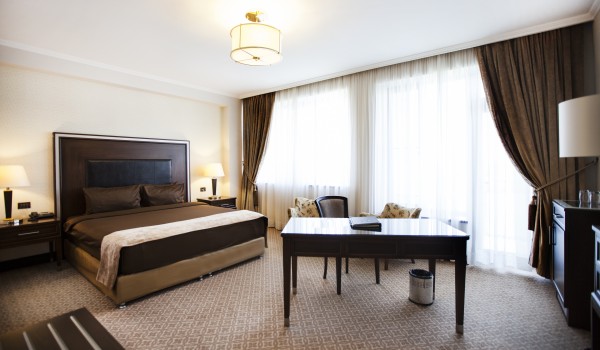 deluxe-kingtwin-room